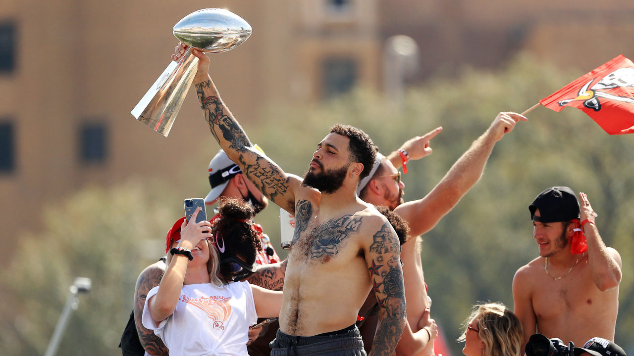 Tom Brady had himself A DAY at the Bucs' Super Bowl parade