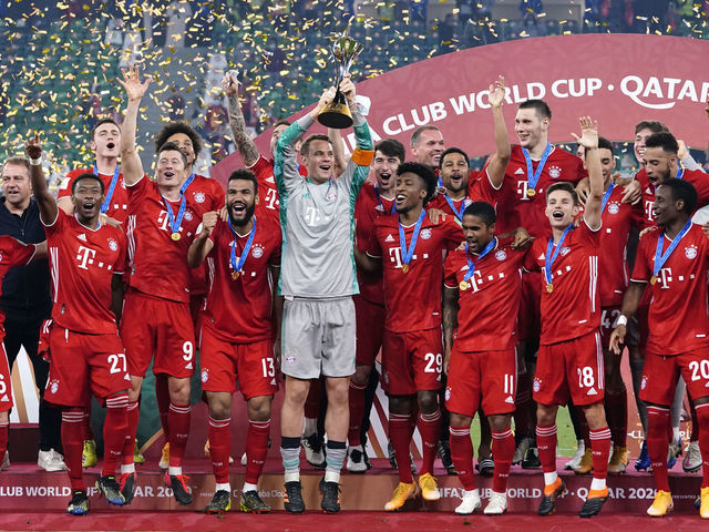 DOHA, QATAR - FEBRUARY 11: Manuel Neuer of Muenchen lifts the FIFA Club World Cup Qatar 2020 trophy after winning the FIFA Club World Cup Qatar 2020 final between Bayern Muenchen and Tigres UANL at Education City Stadium on February 11, 2021 in Doha, Qatar.