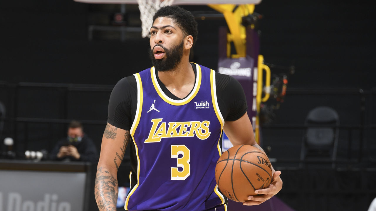LOS ANGELES, CA - FEBRUARY 12: Anthony Davis #3 of the Los Angeles Lakers handles the ball during the game against the Memphis Grizzlies on February 12, 2021 at STAPLES Center in Los Angeles, California. NOTE TO USER: User expressly acknowledges and agrees that, by downloading and/or using this Photograph, user is consenting to the terms and conditions of the Getty Images License Agreement. Mandatory Copyright Notice: Copyright 2020 NBAE