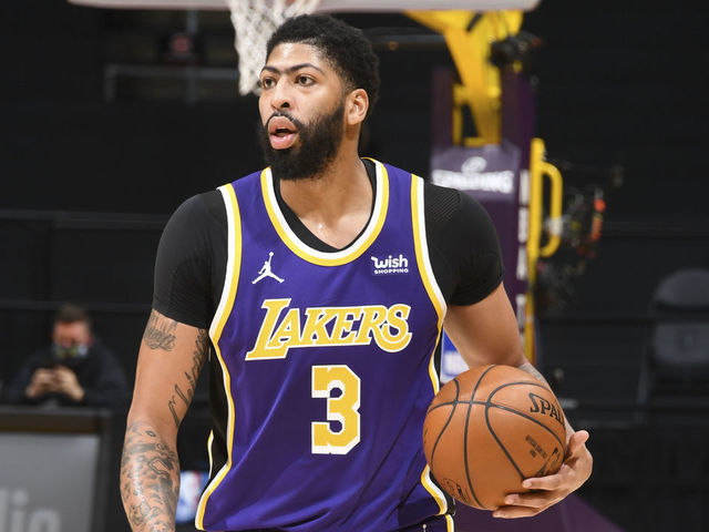 LOS ANGELES, CA - FEBRUARY 12: Anthony Davis #3 of the Los Angeles Lakers handles the ball during the game against the Memphis Grizzlies on February 12, 2021 at STAPLES Center in Los Angeles, California. NOTE TO USER: User expressly acknowledges and agrees that, by downloading and/or using this Photograph, user is consenting to the terms and conditions of the Getty Images License Agreement. Mandatory Copyright Notice: Copyright 2020 NBAE