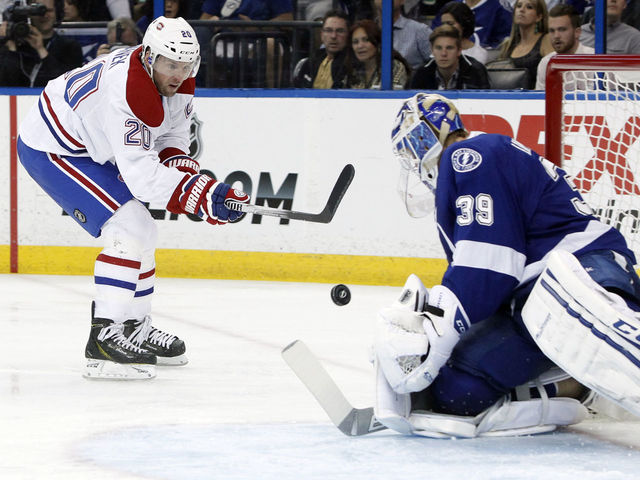 Lightning's Lindback pulled from Game 2 after allowing third goal