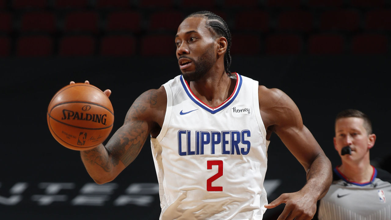 LA Clippers Re-Sign Injured Superstar Kawhi Leonard