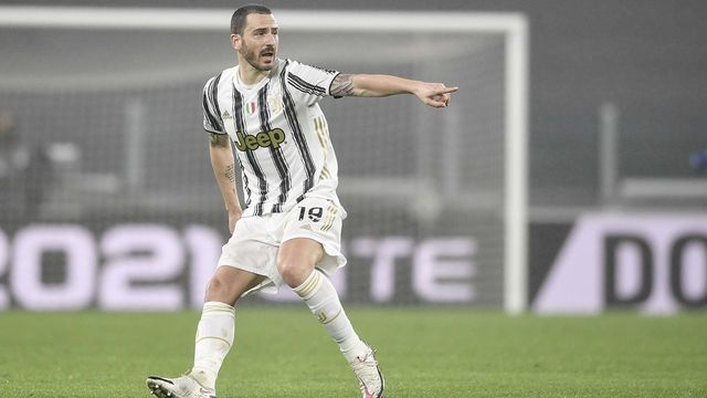 TURIN, ITALY - FEBRUARY 06: Leonardo Bonucci of Juventus gestures during the Serie A match between Juventus and AS Roma at Allianz Stadium on February 06, 2021 in Turin, Italy. Sporting stadiums around Italy remain under strict restrictions due to the Coronavirus Pandemic as Government social distancing laws prohibit fans inside venues resulting in games being played behind closed doors.
