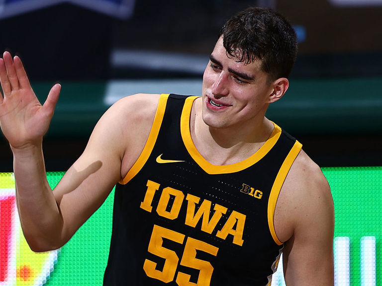 Luka Garza wins 2021 Wooden Award - Vimarsana News