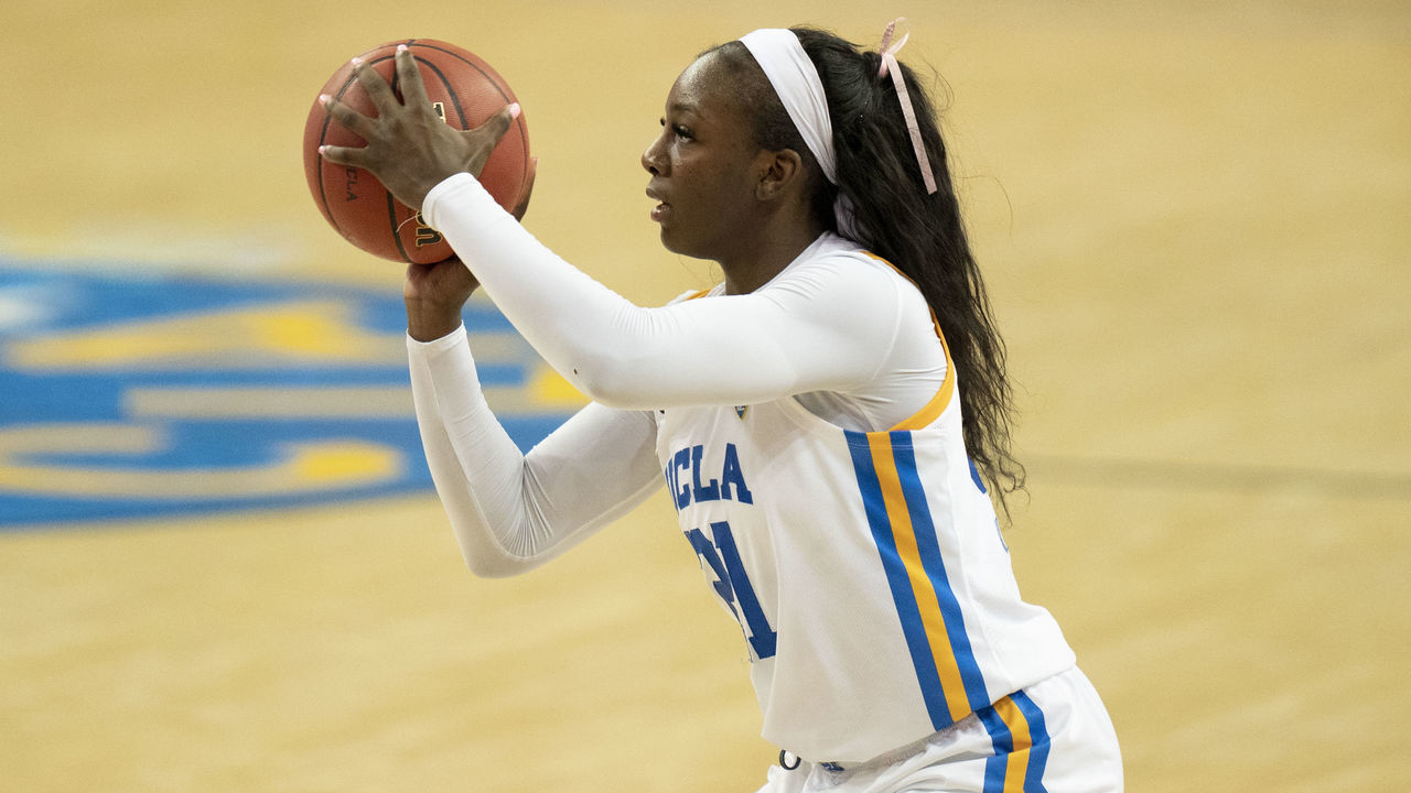 LOS ANGELES, CA - FEBRUARY 19: UCLA Bruins forward Michaela Onyenwere (21) shoots during an NCAA basketball game against the Oregon Ducks on Friday, Feb. 19, 2021 in Los Angeles.