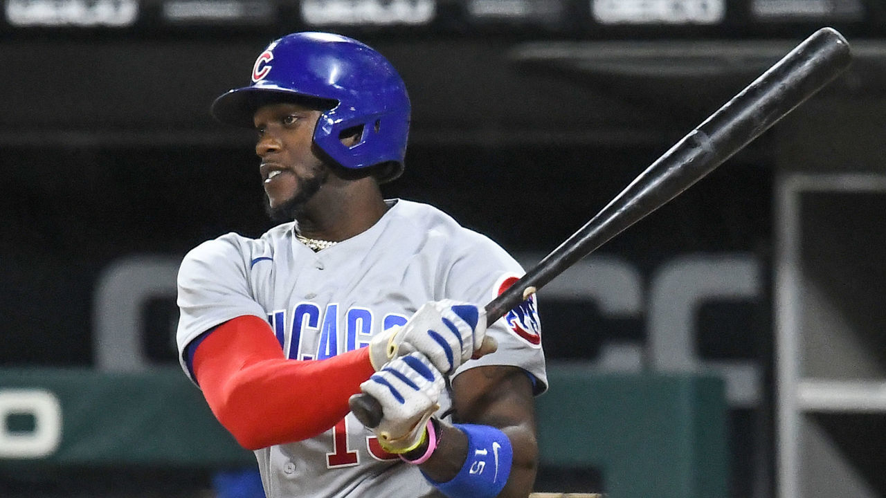 CHICAGO, IL - SEPTEMBER 26: Chicago Cubs outfielder Cameron Maybin (15) makes contact during a Major League Baseball game between the Chicago White Sox and Chicago Cubs on September 26, 2020, at Guaranteed Rate Field, Chicago, IL.