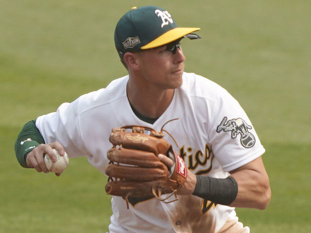 Jake Lamb signs with A's, homers in first game