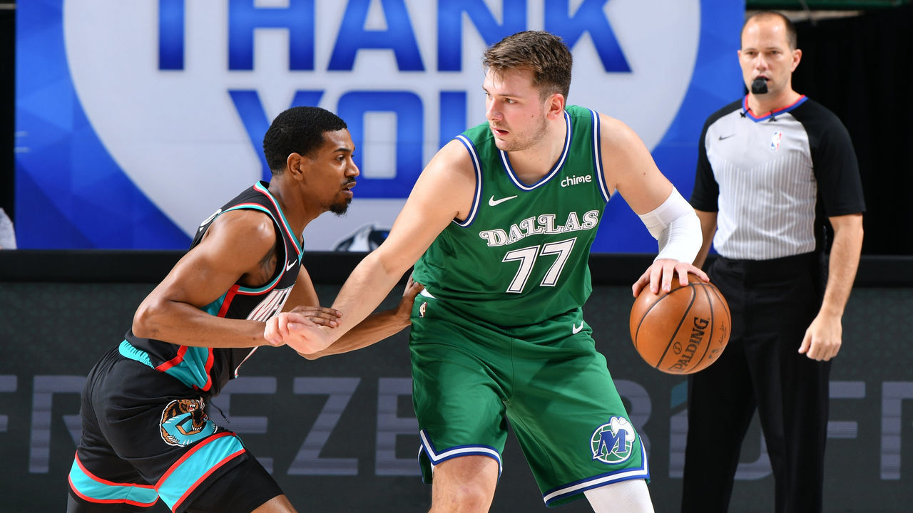 DALLAS, TEXAS- FEBRUARY 22: Luka Doncic #77 of the Dallas Mavericks dribbles against the Memphis Grizzlies on February 22, 2021 at the American Airlines Center in Dallas, Texas. Mandatory Copyright Notice: Copyright 2021 NBAE