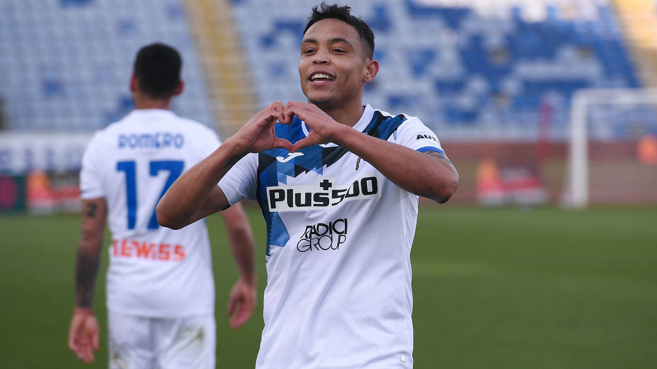 CAGLIARI, ITALY - FEBRUARY 14: Luis Muriel of Atalanta BC celebartes after scoring the 1-0 goal of his team during the Serie A match between Cagliari Calcio and Atalanta BC at Sardegna Arena on February 14, 2021 in Cagliari, Italy.