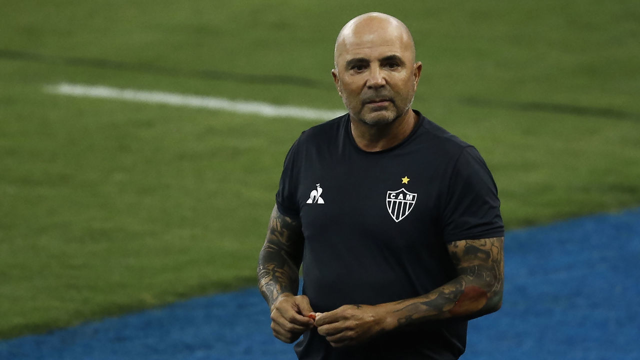 RIO DE JANEIRO, BRAZIL - FEBRUARY 10: Jorge Sampaoli Head coach of Atletico MG looks on prior to the match between Fluminense and Atletico MG as part of the Brasileirao Series A at Maracana Stadium on February 10, 2021 in Rio de Janeiro, Brazil.