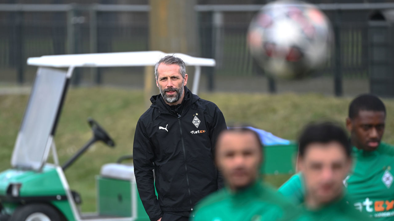 Moenchengladbach's German head coach Marco Rose watches his players during a training session on the eve of the UEFA Champions League, last 16, first-leg football match Borussia Moenchengladbach v Manchester City in Moenchengladbach, western Germany on February 23, 2021.
