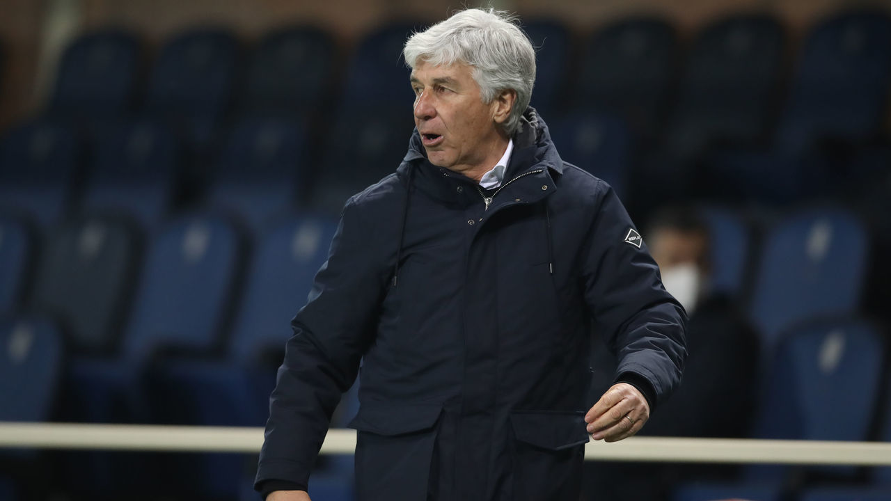 BERGAMO, ITALY - FEBRUARY 21: Gian Piero Gasperini Head coach of Atalanta reacts after being shown a red card by referee Marco Di Bello during the Serie A match between Atalanta BC and SSC Napoli at Gewiss Stadium on February 21, 2021 in Bergamo, Italy.