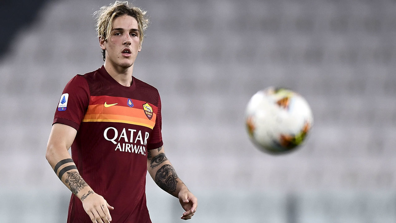 ALLIANZ STADIUM, TURIN, ITALY - 2020/08/01: Nicolo Zaniolo of AS Roma eyes the ball during the Serie A football match between Juventus FC and AS Roma. AS Roma won 3-1 over Juventus FC.
