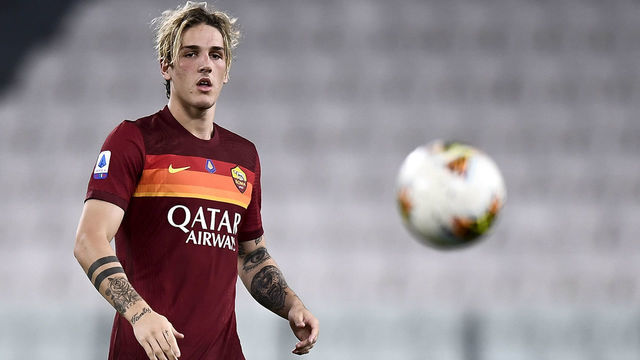 ALLIANZ STADIUM, TURIN, ITALY - 2020/08/01: Nicolo Zaniolo of AS Roma eyes the ball during the Serie A football match between Juventus FC and AS Roma. AS Roma won 3-1 over Juventus FC.