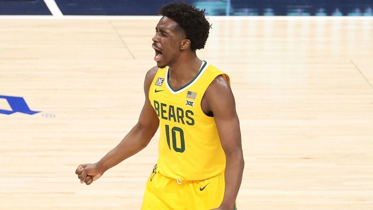 INDIANAPOLIS, INDIANA - DECEMBER 02: Adam Flagler #10 of the Baylor Bears celebrates during the game against the Illinois Fighting Illini during the Jimmy V Classic at Bankers Life Fieldhouse on December 02, 2020 in Indianapolis, Indiana.
