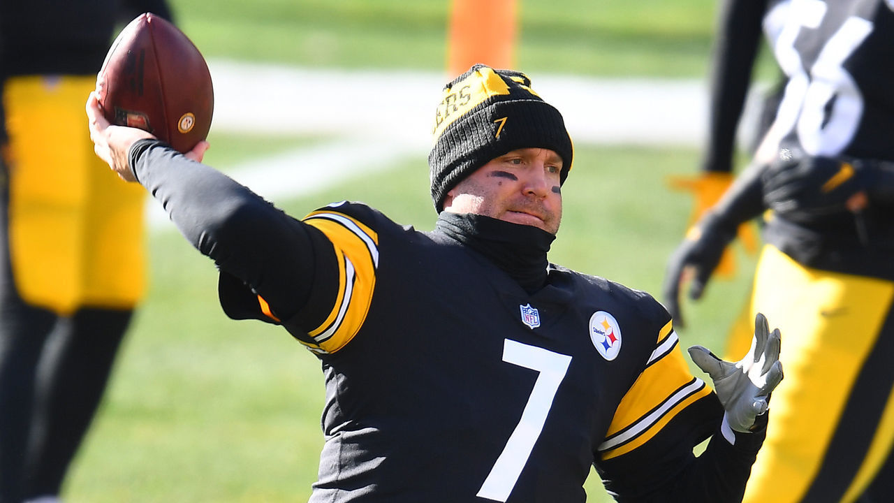 PITTSBURGH, PENNSYLVANIA - DECEMBER 27: Quarterback Ben Roethlisberger #7 of the Pittsburgh Steelers warms up before the game against the Indianapolis Colts at Heinz Field on December 27, 2020 in Pittsburgh, Pennsylvania.