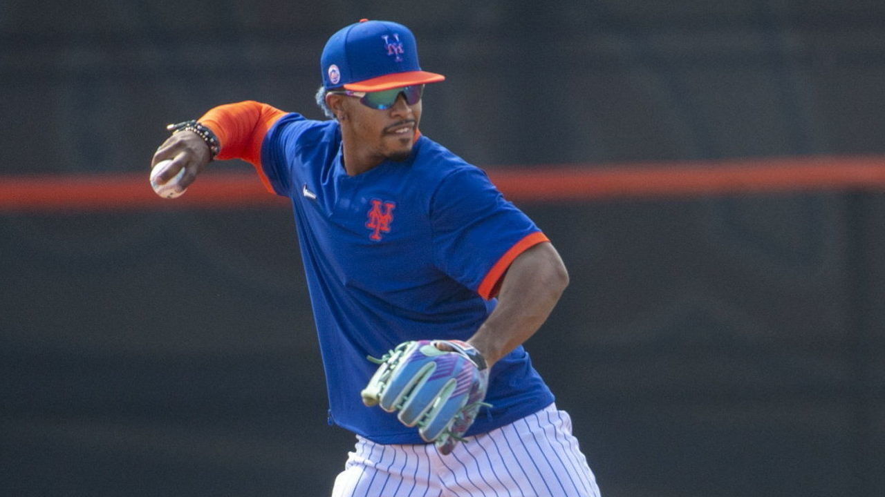 Port St. Lucie, Fla.: New York Mets shortstop Francisco Lindor takes infield practice at spring training workout in Port St. Lucie, Florida, on Feb. 22, 2021.