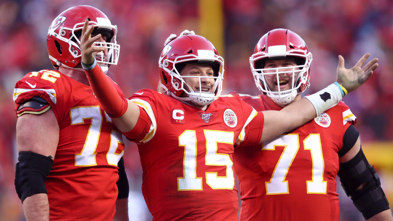 KANSAS CITY, MISSOURI - JANUARY 19: Patrick Mahomes #15 of the Kansas City Chiefs reacts with teammates Eric Fisher #72 and Mitchell Schwartz #71 after a fourth quarter touchdown pass against the Tennessee Titans in the AFC Championship Game at Arrowhead Stadium on January 19, 2020 in Kansas City, Missouri.