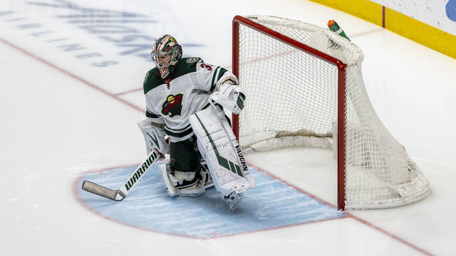 SAN JOSE, CA - MARCH 05: Minnesota Wild Goalie Alex Stalock (32) controls his goal during the NHL hockey game between the Minnesota Wild and San Jose Sharks on March 5, 2020 at the SAP Pavilion in San Jose, CA.