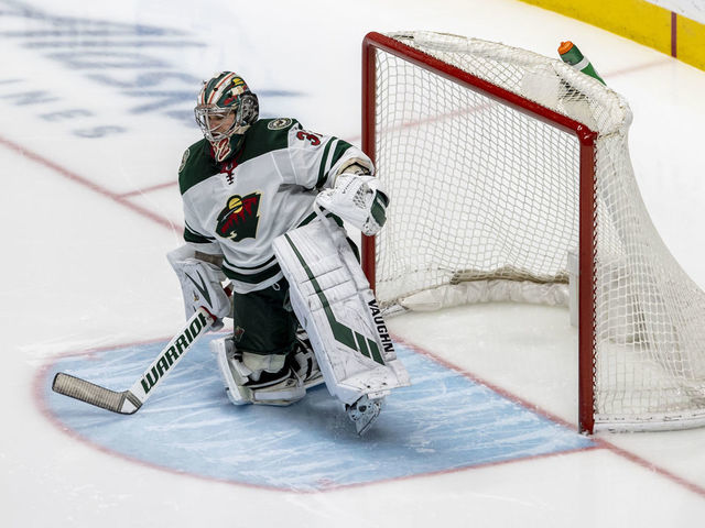 SAN JOSE, CA - MARCH 05: Minnesota Wild Goalie Alex Stalock (32) controls his goal during the NHL hockey game between the Minnesota Wild and San Jose Sharks on March 5, 2020 at the SAP Pavilion in San Jose, CA.