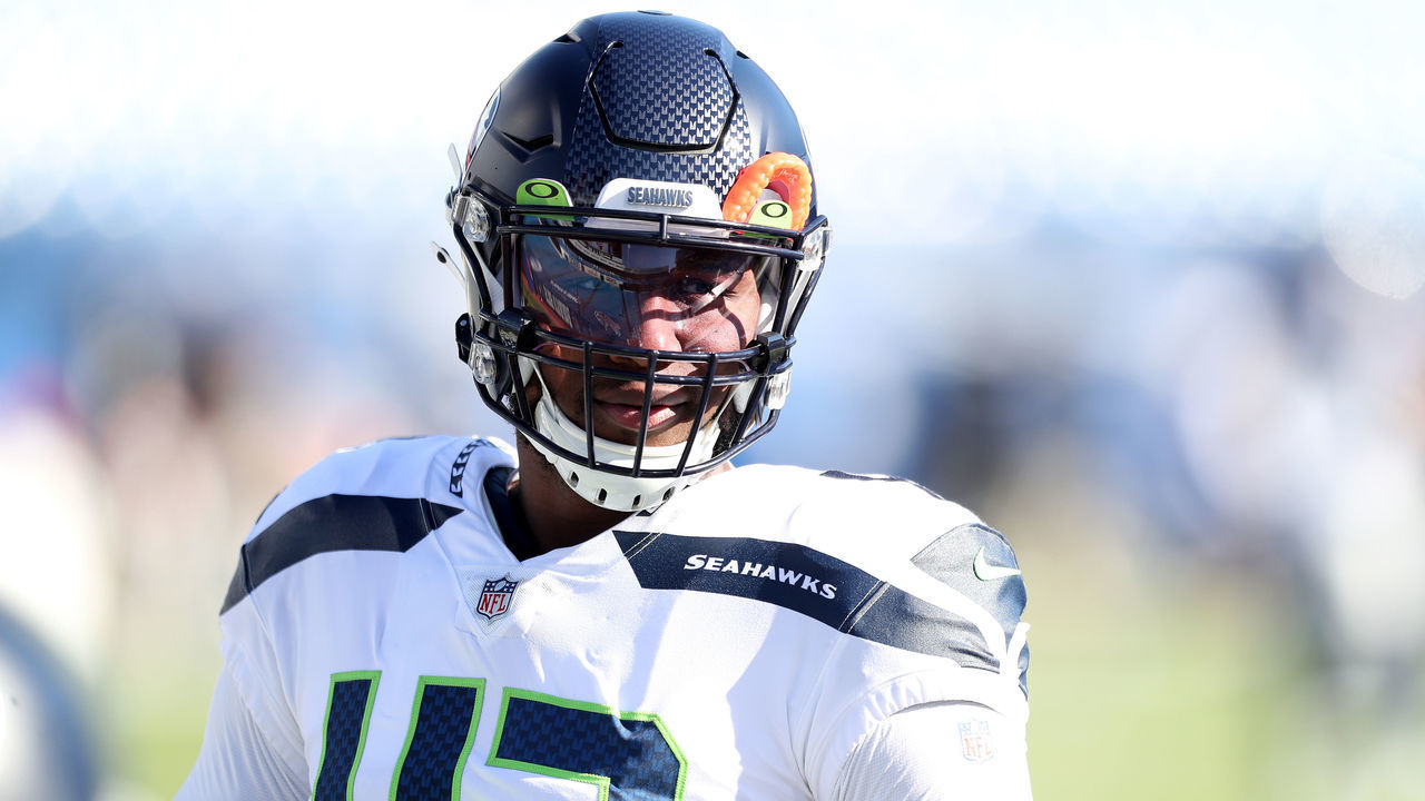 ORCHARD PARK, NEW YORK - NOVEMBER 08: Carlos Dunlap II #43 of the Seattle Seahawks warms up before a game against the Buffalo Bills at Bills Stadium on November 08, 2020 in Orchard Park, New York.