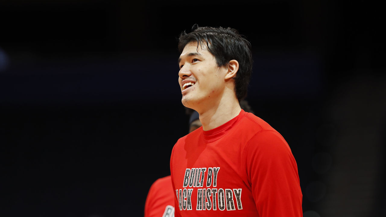 TAMPA, FL- FEBRUARY 21: Yuta Watanabe #18 of the Toronto Raptors smiles before the game against the Philadelphia 76ers on February 21, 2021 at Amalie Arena in Tampa, Florida. Mandatory Copyright Notice: Copyright 2021 NBAE