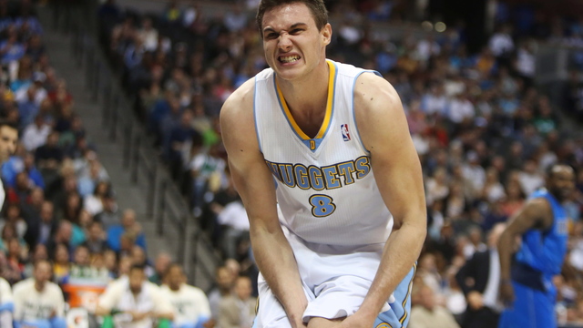 Report: Nuggets' Gallinari out 1 month with torn ankle ligaments