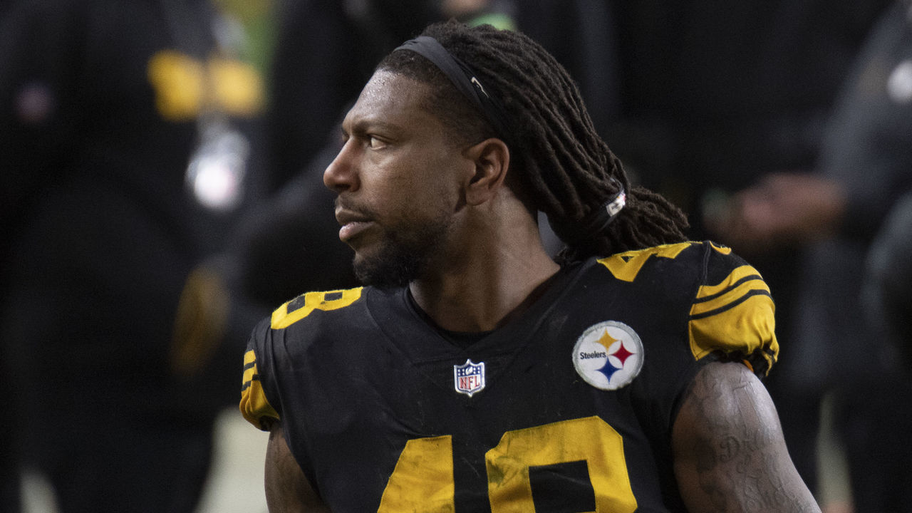 PITTSBURGH, PA - DECEMBER 02: Pittsburgh Steelers outside linebacker Bud Dupree (48) departs the game early after injuring his knee in the second half during the game between the Baltimore Ravens and Pittsburgh Steelers on December 02, 2020 at Heinz Field in Pittsburgh, PA.