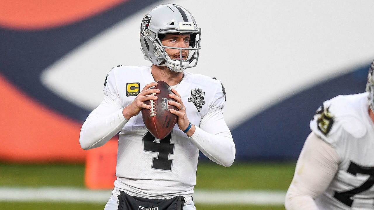 DENVER, CO - JANUARY 03: Las Vegas Raiders quarterback Derek Carr (4) sets to pass during a game between the Denver Broncos and the Las Vegas Raiders at Empower Field at Mile High on January 3, 2021 in Denver, Colorado.