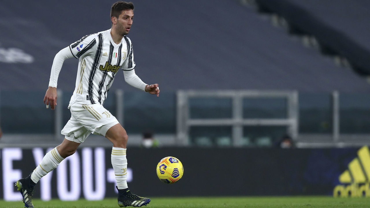 TURIN, ITALY - MARCH 02: (BILD ZEITUNG OUT) Rodrigo Bentancur of Juventus FC controls the ball during the Serie A match between Juventus and Spezia Calcio at Allianz Stadium on March 2, 2021 in Turin, Italy.