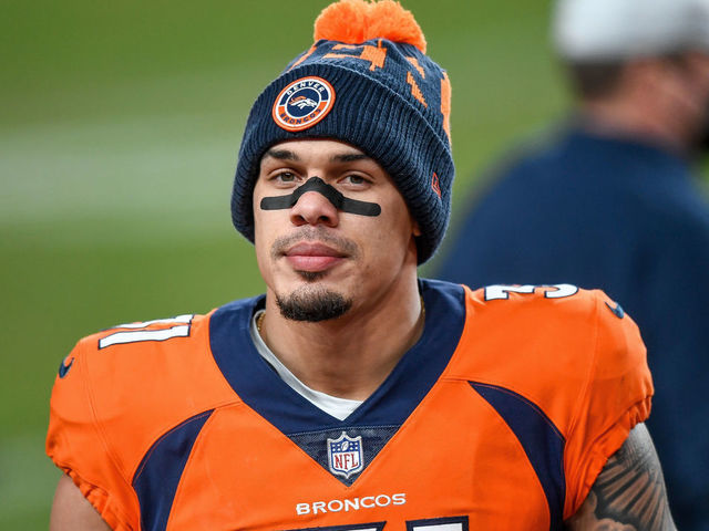 Broncos use franchise tag on Simmons for 2nd straight year