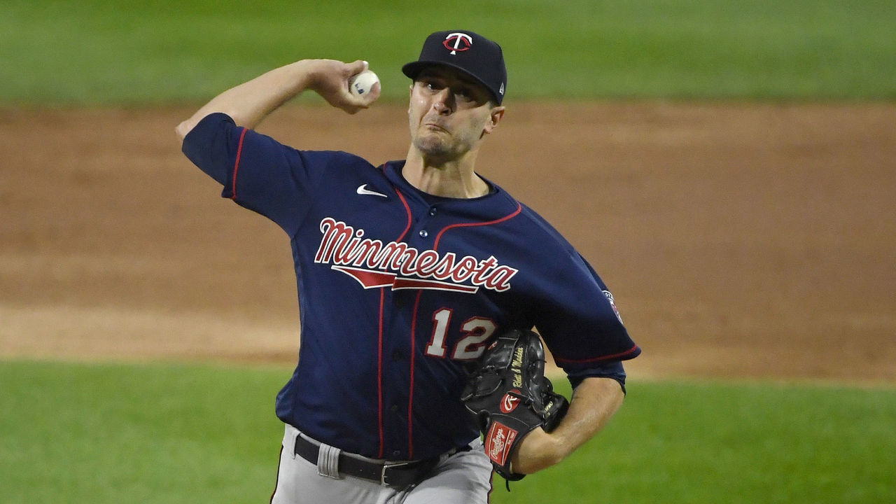 CHICAGO, ILLINOIS - SEPTEMBER 16: Starting pitcher Jake Odorizzi #12 of the Minnesota Twins throws the baseball in the first inning against the Chicago White Sox at Guaranteed Rate Field on September 16, 2020 in Chicago, Illinois.