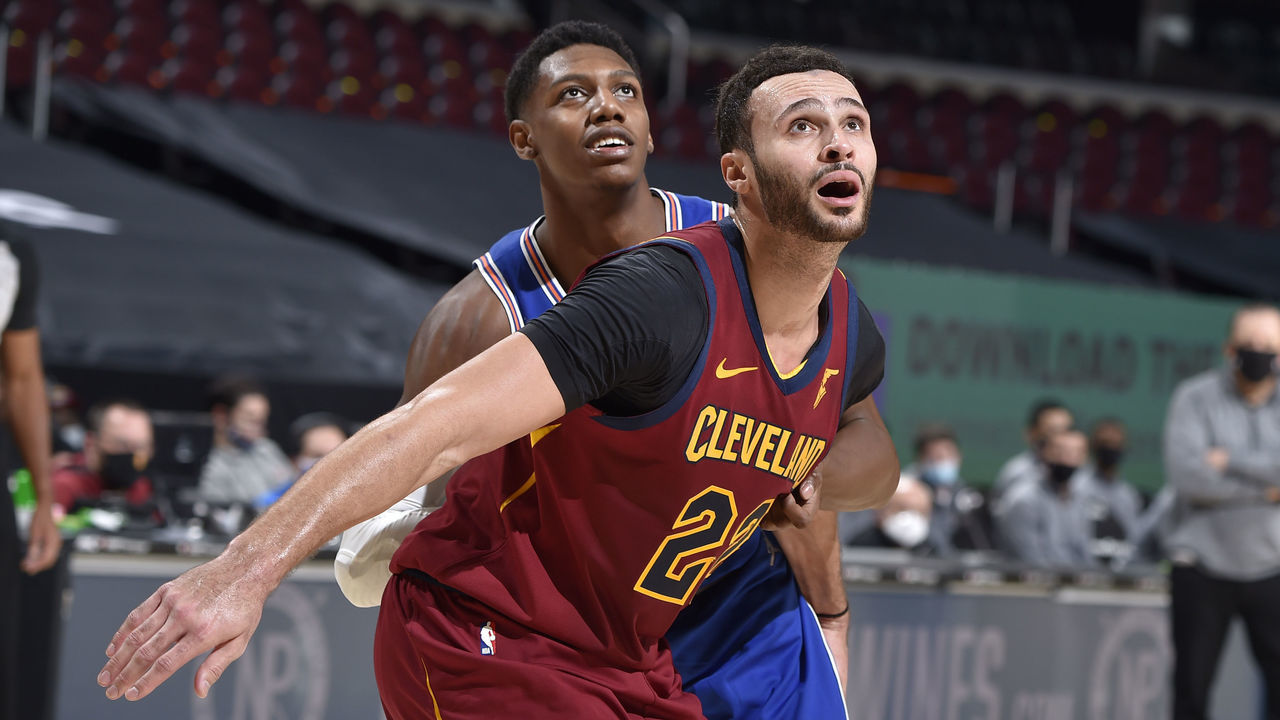 CLEVELAND, OH - JANUARY 15: Larry Nance Jr. #22 of the Cleveland Cavaliers and RJ Barrett #9 of the New York Knicks fight for position during the game on January 15, 2021 at Rocket Mortgage FieldHouse in Cleveland, Ohio. NOTE TO USER: User expressly acknowledges and agrees that, by downloading and/or using this Photograph, user is consenting to the terms and conditions of the Getty Images License Agreement. Mandatory Copyright Notice: Copyright 2021 NBAE