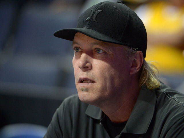 Lakers' Jim Buss says he will step down in '3-4 years' if team fails to contend