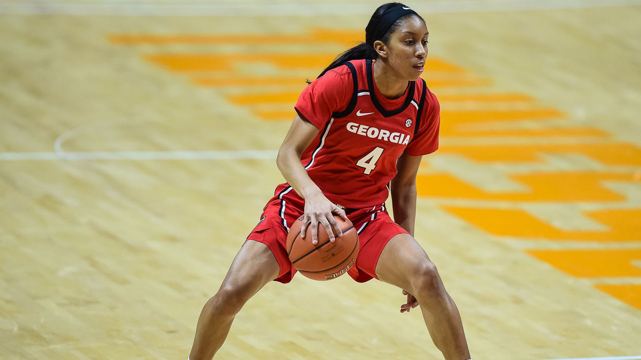KNOXVILLE, TN - JANUARY 14: Georgia Lady Bulldogs guard Mikayla Coombs (4) moves the ball in a game against the Tennessee Lady Vols on January 14, 2021, at Thompson-Boling Arena in Knoxville, TN.