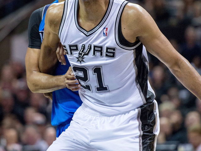 Spurs survive Mavericks, claim 1-0 series lead with 90-85 triumph