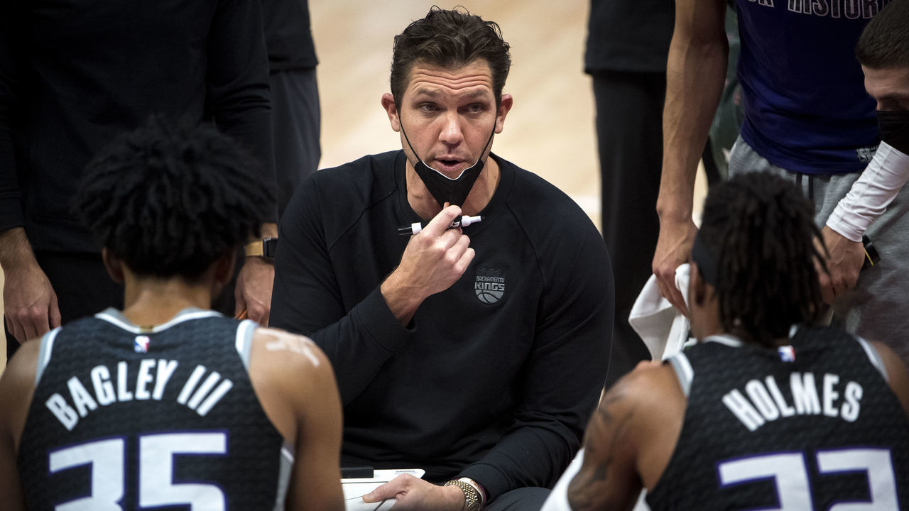 DETROIT, MICHIGAN - FEBRUARY 26: Luke Walton head coach of the Sacramento Kings talks with his team during the first quarter against the Detroit Pistons at Little Caesars Arena on February 26, 2021 in Detroit, Michigan.