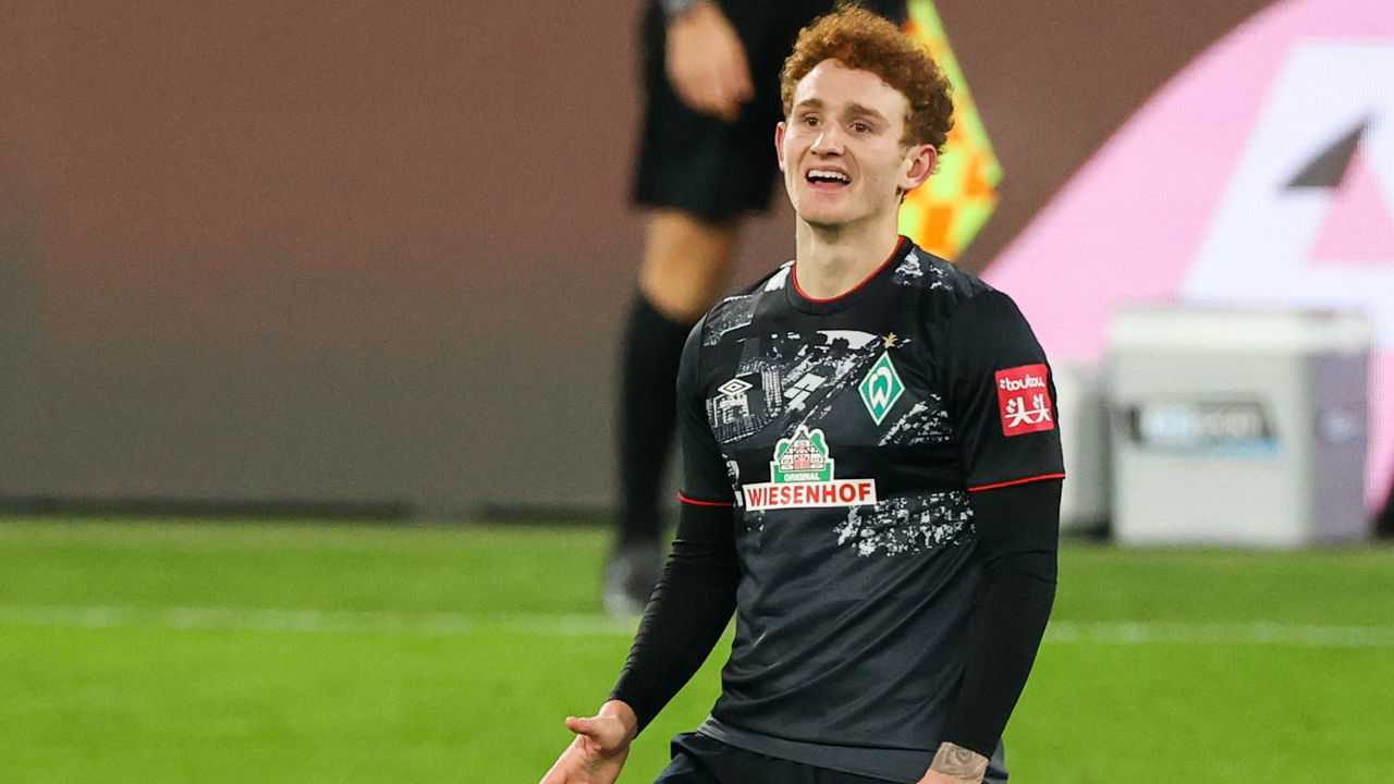 12 December 2020, Saxony, Leipzig: Football: Bundesliga, Matchday 11, RB Leipzig - Werder Bremen at Red Bull Arena Leipzig. Bremen's Josh Sargent on the ball. Photo: Jan Woitas/dpa-Zentralbild/dpa - IMPORTANT NOTE: In accordance with the regulations of the DFL Deutsche Fußball Liga and/or the DFB Deutscher Fußball-Bund, it is prohibited to use or have used photographs taken in the stadium and/or of the match in the form of sequence pictures and/or video-like photo series.