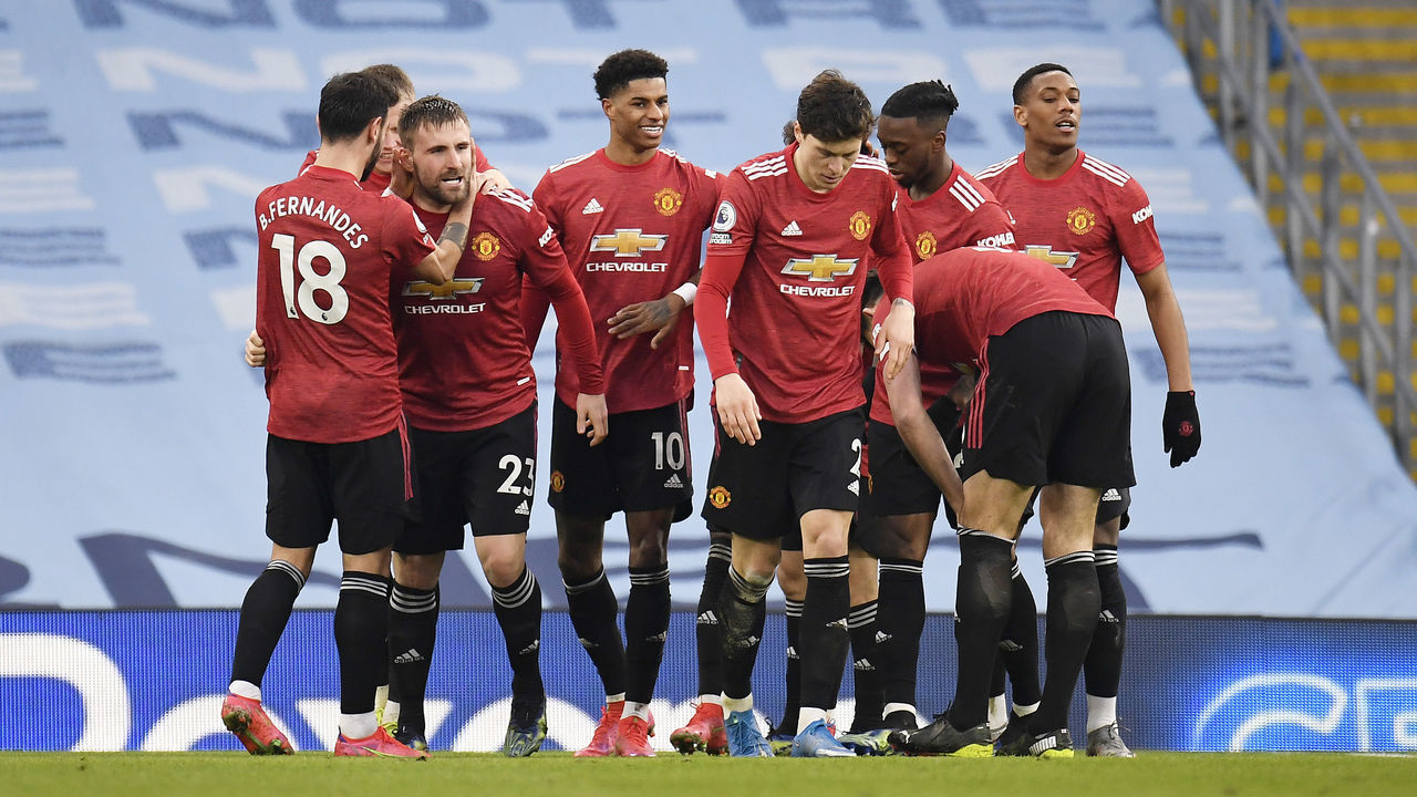MANCHESTER, ENGLAND - MARCH 07: Luke Shaw of Manchester United celebrates with Bruno Fernandes, Marcus Rashford and team mates after scoring their side's second goal during the Premier League match between Manchester City and Manchester United at Etihad Stadium on March 07, 2021 in Manchester, England. Sporting stadiums around the UK remain under strict restrictions due to the Coronavirus Pandemic as Government social distancing laws prohibit fans inside venues resulting in games being played behind closed doors.