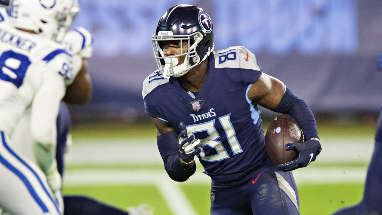 NASHVILLE, TN - NOVEMBER 12: Jonnu Smith #81 of the Tennessee Titans runs the ball during a game against the Indianapolis Colts at Nissan Stadium on November 12, 2020 in Nashville, Tennessee. The Colts defeated the Titans 34-17.