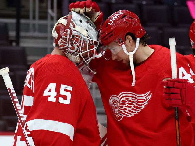 Detroit Red Wings top Tampa Bay Lightning 6-4