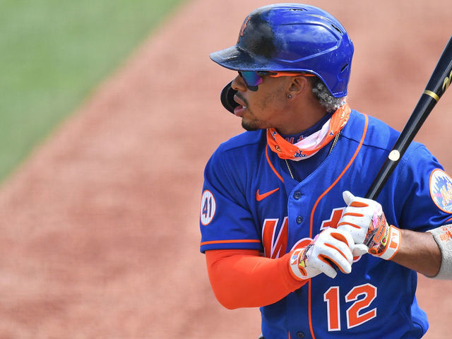 New York Mets Shortstop Francisco Lindor at bat during the first News  Photo - Getty Images