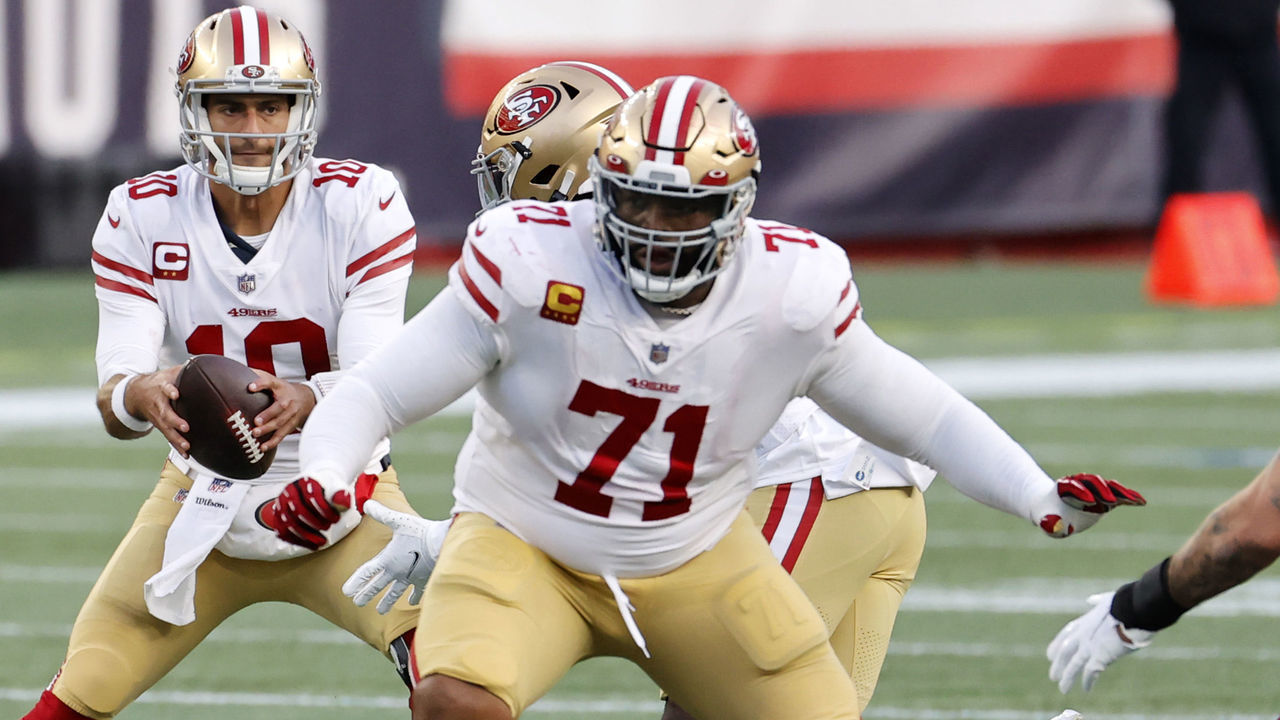 FOXBOROUGH, MA - OCTOBER 25: San Francisco 49ers offensive tackle Trent Williams (71) during a game between the New England Patriots and the San Francisco 49ers on October 25, 2020, at Gillette Stadium in Foxborough, Massachusetts.