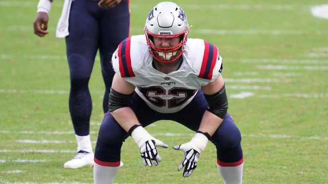 MIAMI GARDENS, FLORIDA - DECEMBER 20: Joe Thuney #62 of the New England Patriots in action against the Miami Dolphins at Hard Rock Stadium on December 20, 2020 in Miami Gardens, Florida.