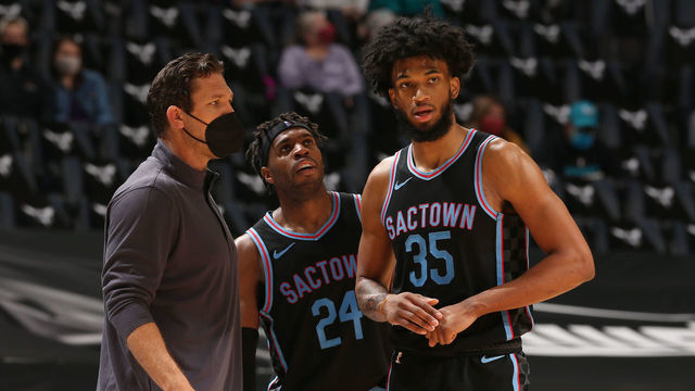 CHARLOTTE, NC - MARCH 15: Head Coach Luke Walton of the Sacramento Kings talks with Buddy Hield #24 and Marvin Bagley III #35 during the game against the Charlotte Hornets on March 15, 2021 at Spectrum Center in Charlotte, North Carolina. Mandatory Copyright Notice: Copyright 2021 NBAE