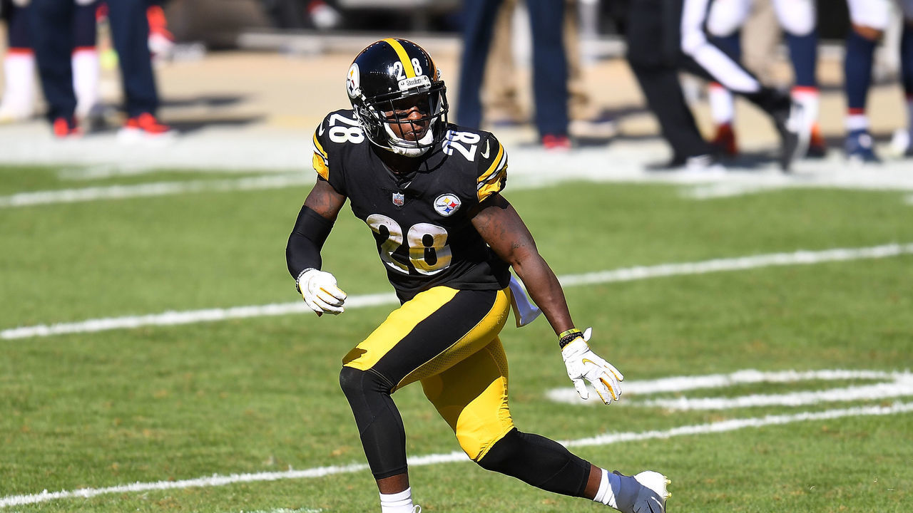 PITTSBURGH, PA - SEPTEMBER 20: Mike Hilton #28 of the Pittsburgh Steelers in action during the game against the Denver Broncos at Heinz Field on September 20, 2020 in Pittsburgh, Pennsylvania.