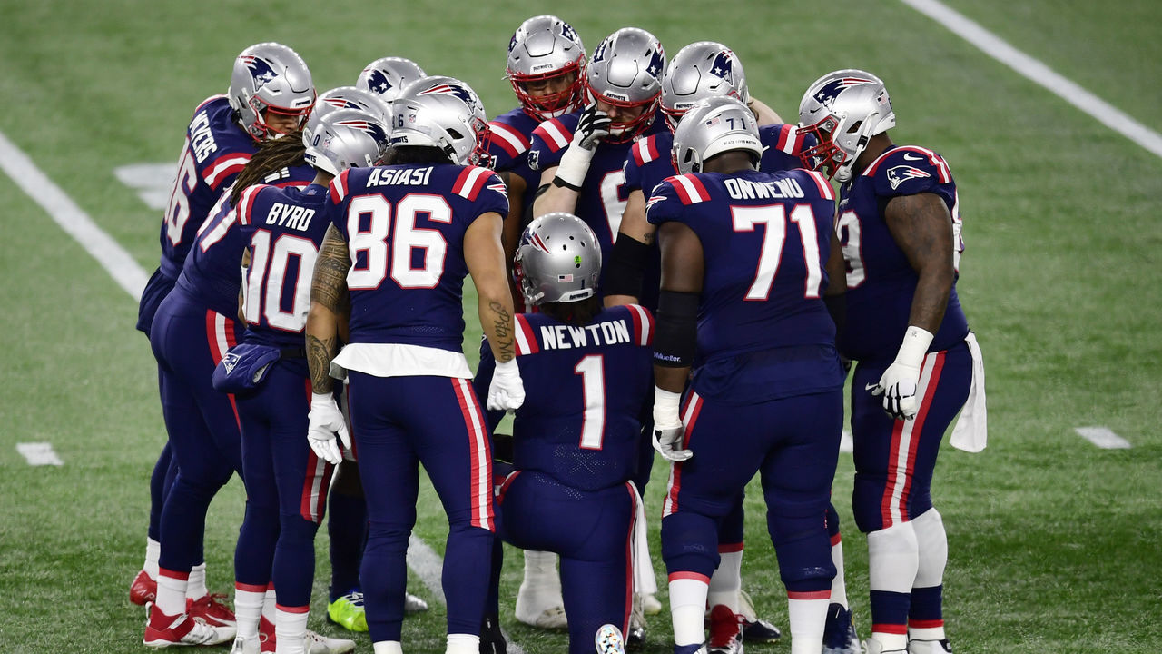 FOXBOROUGH, MASSACHUSETTS - DECEMBER 28: The New England Patriots huddle during the first half against the Buffalo Bills at Gillette Stadium on December 28, 2020 in Foxborough, Massachusetts.