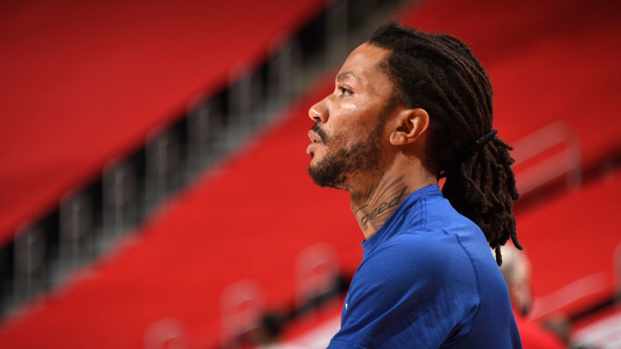 DETROIT, MI - FEBRUARY 28: Derrick Rose #4 of the New York Knicks warms up prior to the game against the Detroit Pistons on February 28, 2021 at Little Caesars Arena in Detroit, Michigan. NOTE TO USER: User expressly acknowledges and agrees that, by downloading and/or using this photograph, User is consenting to the terms and conditions of the Getty Images License Agreement. Mandatory Copyright Notice: Copyright 2021 NBAE