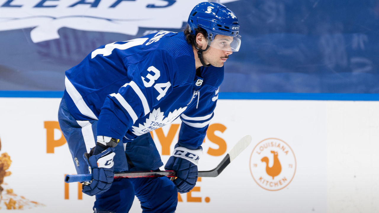TORONTO, ON - MARCH 20: Auston Matthews #34 of the Toronto Maple Leafs gets ready for a face-off against the Calgary Flames during the first period at the Scotiabank Arena on March 20, 2021 in Toronto, Ontario, Canada.