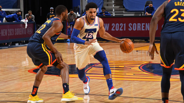 SAN FRANCISCO, CA - MARCH 23: Tobias Harris #12 of the Philadelphia 76ers drives to the basket against the Golden State Warriors on March 23, 2021 at Chase Center in San Francisco, California. NOTE TO USER: User expressly acknowledges and agrees that, by downloading and or using this photograph, user is consenting to the terms and conditions of Getty Images License Agreement. Mandatory Copyright Notice: Copyright 2021 NBAE
